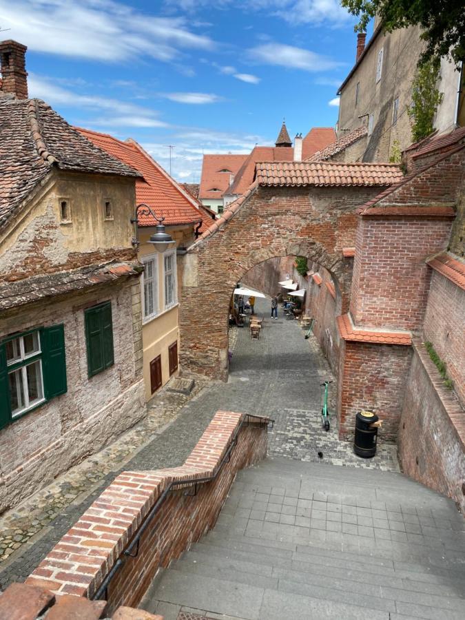 Charming Apartament Sibiu Bagian luar foto