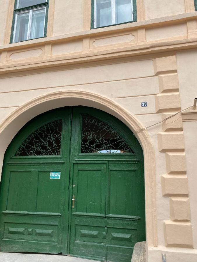 Charming Apartament Sibiu Bagian luar foto